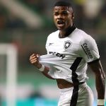 Em jogo de golaços, Botafogo vence o América e amplia vantagem no Brasileiro
