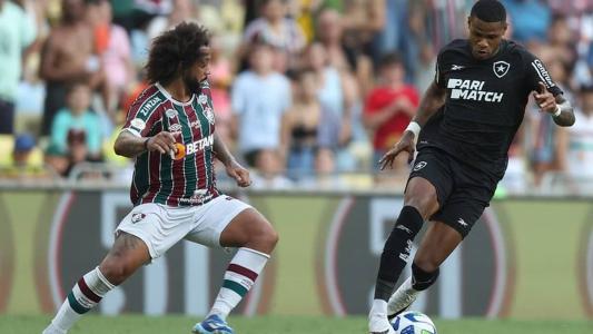 Júnior Santos marcou o primeiro gol do Botafogo contra o Fluminense