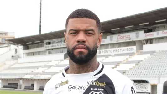 Júnior Tavares defende a Ponte Preta na Série B