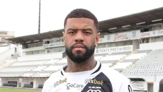 Júnior Tavares defende a Ponte Preta na Série B