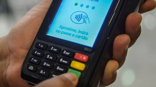 Juros do cartão de crédito fechou o mês de maio em 455,1%