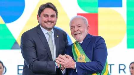 Juscelino Filho se reúne com Lula para explicar denúncias de corrupção