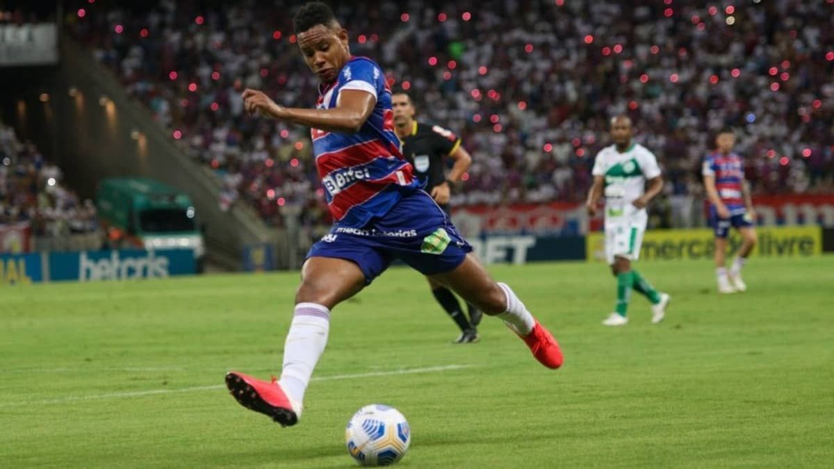 Volante Matheus Jussa está na Toca da Raposa 2 para assinar com o Cruzeiro