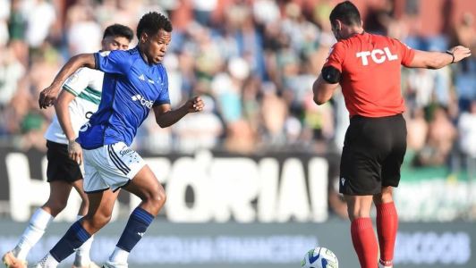 Jussa recebeu terceiro cartão amarelo e desfalca o Cruzeiro contra o Fortaleza