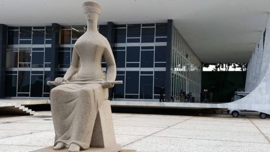 Justiça em frente à sede do Supremo em Brasília