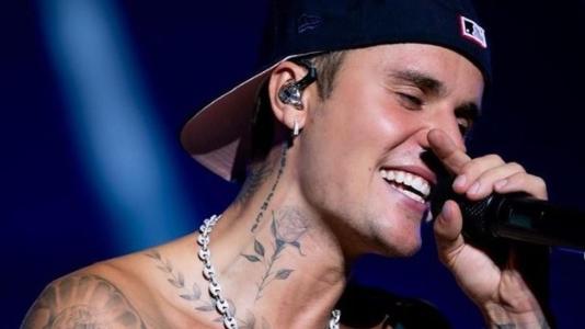 Justin Bieber fecha a noite de sábado depois de Demi Lovato