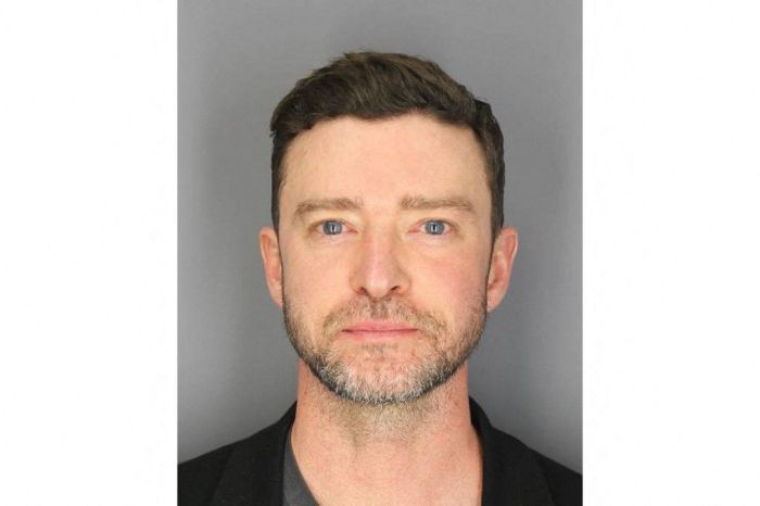 Polícia divulga foto de Justin Timberlake preso nos Estados Unidos.