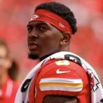 Jogador de time atual campeão da NFL é suspenso após prisão por violência doméstica