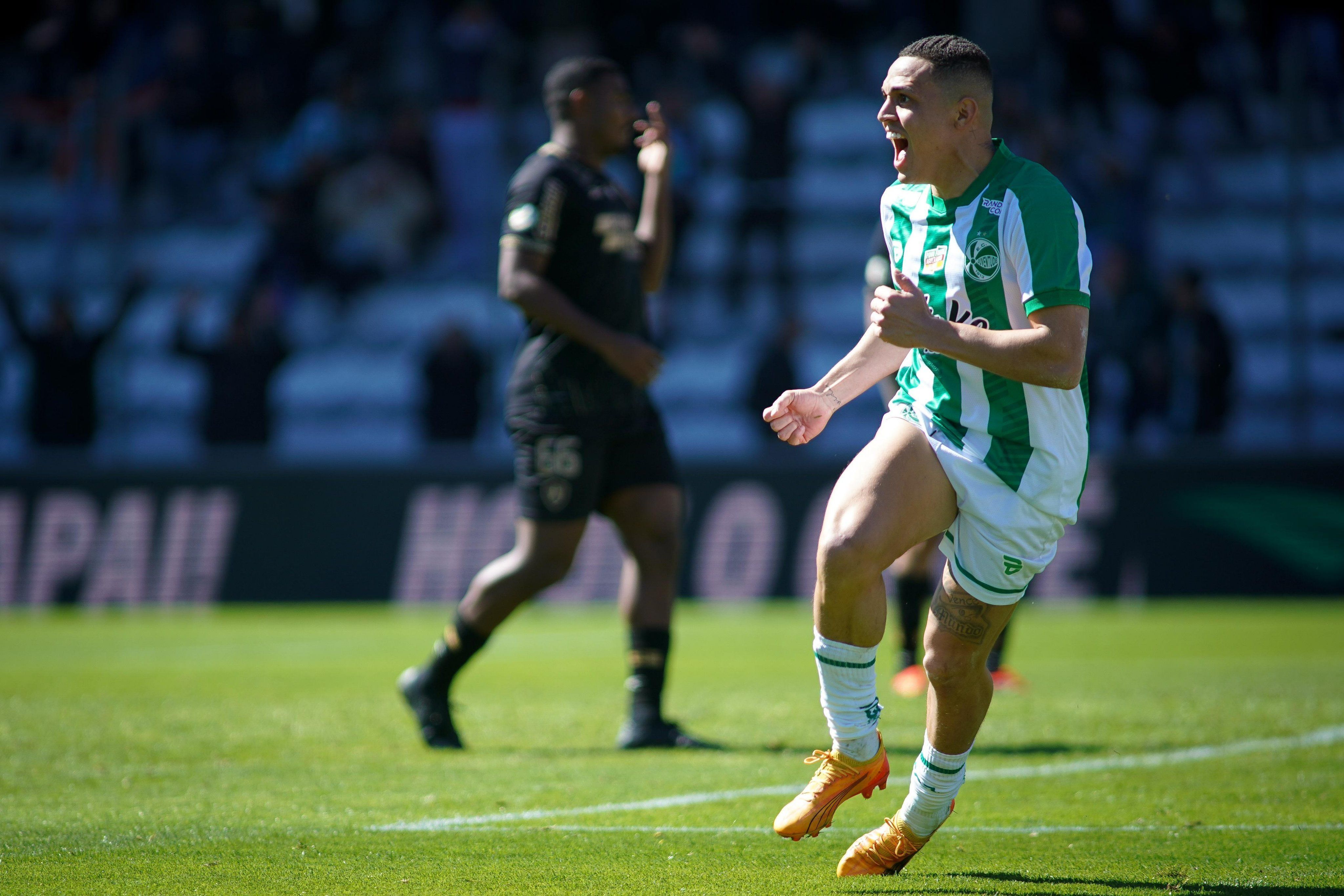 Juventude leva sufoco, mas vence o Botafogo e esquenta briga pela ponta do Brasileiro
