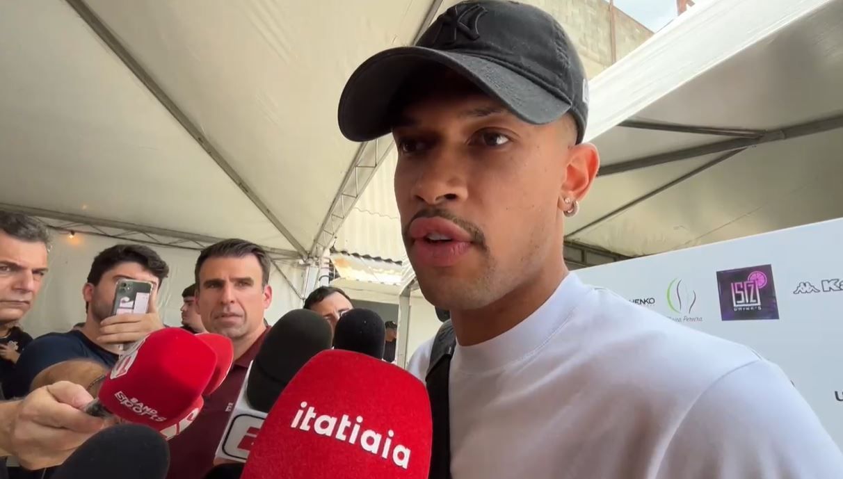 Titular projeta futuro no Vasco e fala como mudanças na SAF afetam elenco