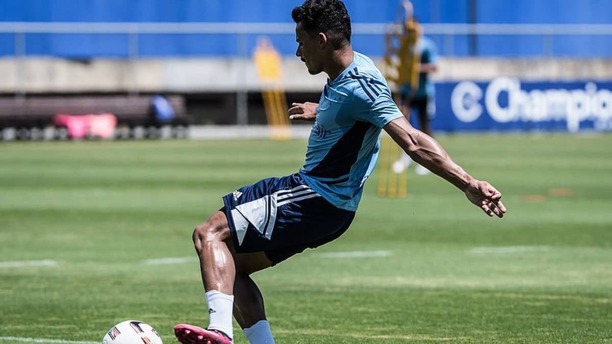 Lateral campeão sul-americano comemora título e chances no Cruzeiro
