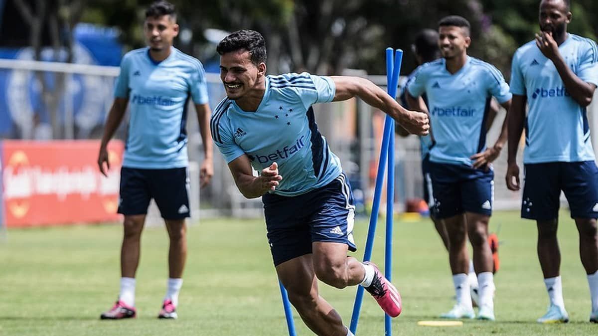 Sem Nikão e William e com Brock, Cruzeiro divulga lista de relacionados para enfrentar o Villa Nova: confira