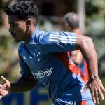 Lateral do Cruzeiro volta a ser relacionado após mais de dois meses