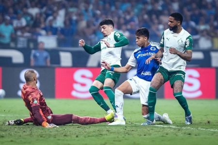 Kaio Jorge, com os dois gols em cima do Palmeiras, chegou ao décimo tento anotado em 2025