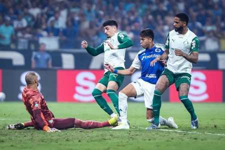 Kaio Jorge, com os dois gols em cima do Palmeiras, chegou ao décimo tento anotado em 2025