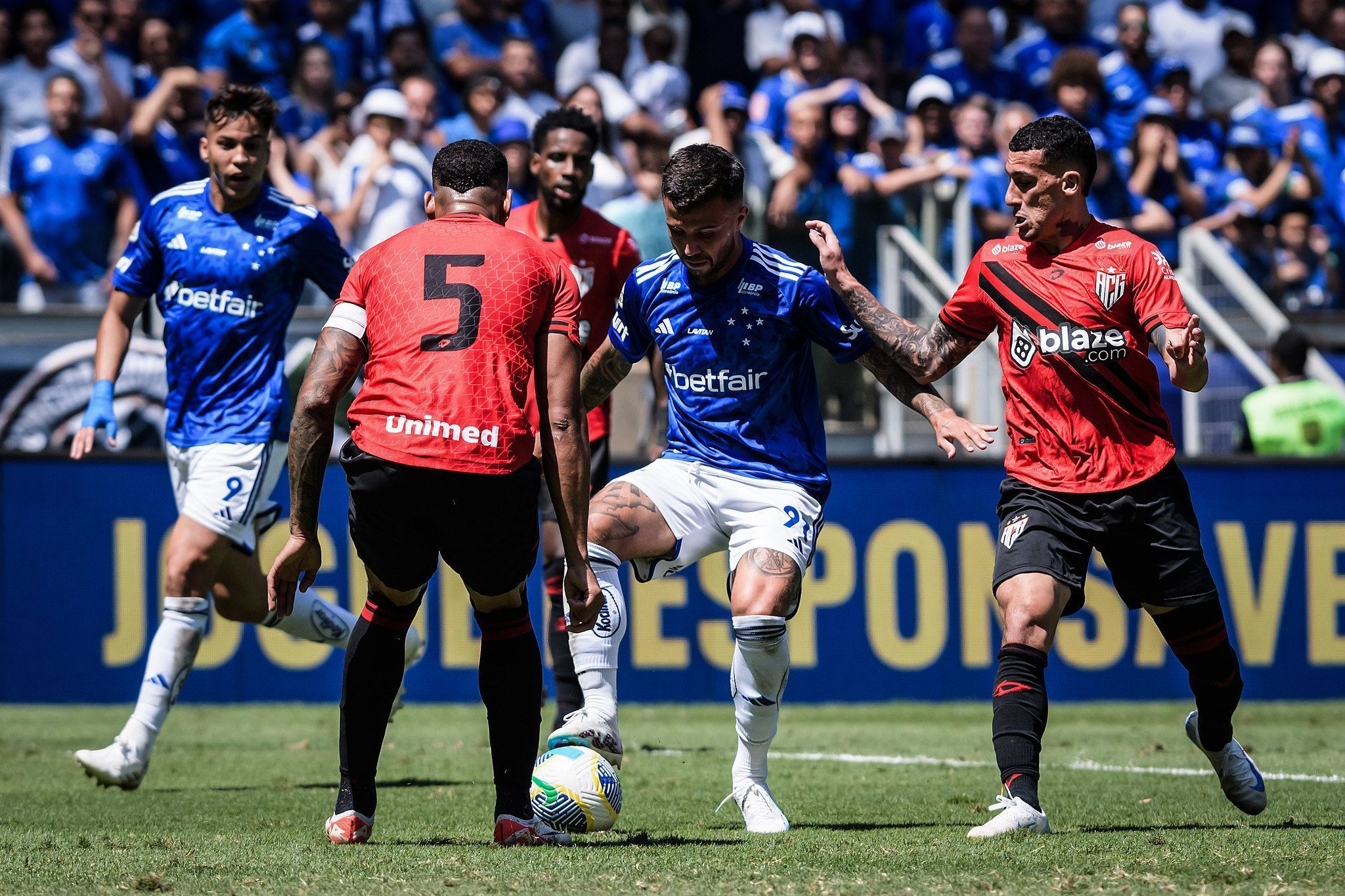 Após vitória, Cruzeiro emplaca três nomes na 'seleção' da rodada do Brasileiro