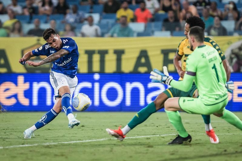 Com time misto, Cruzeiro empata com o Cuiabá e volta a mirar Sul-Americana