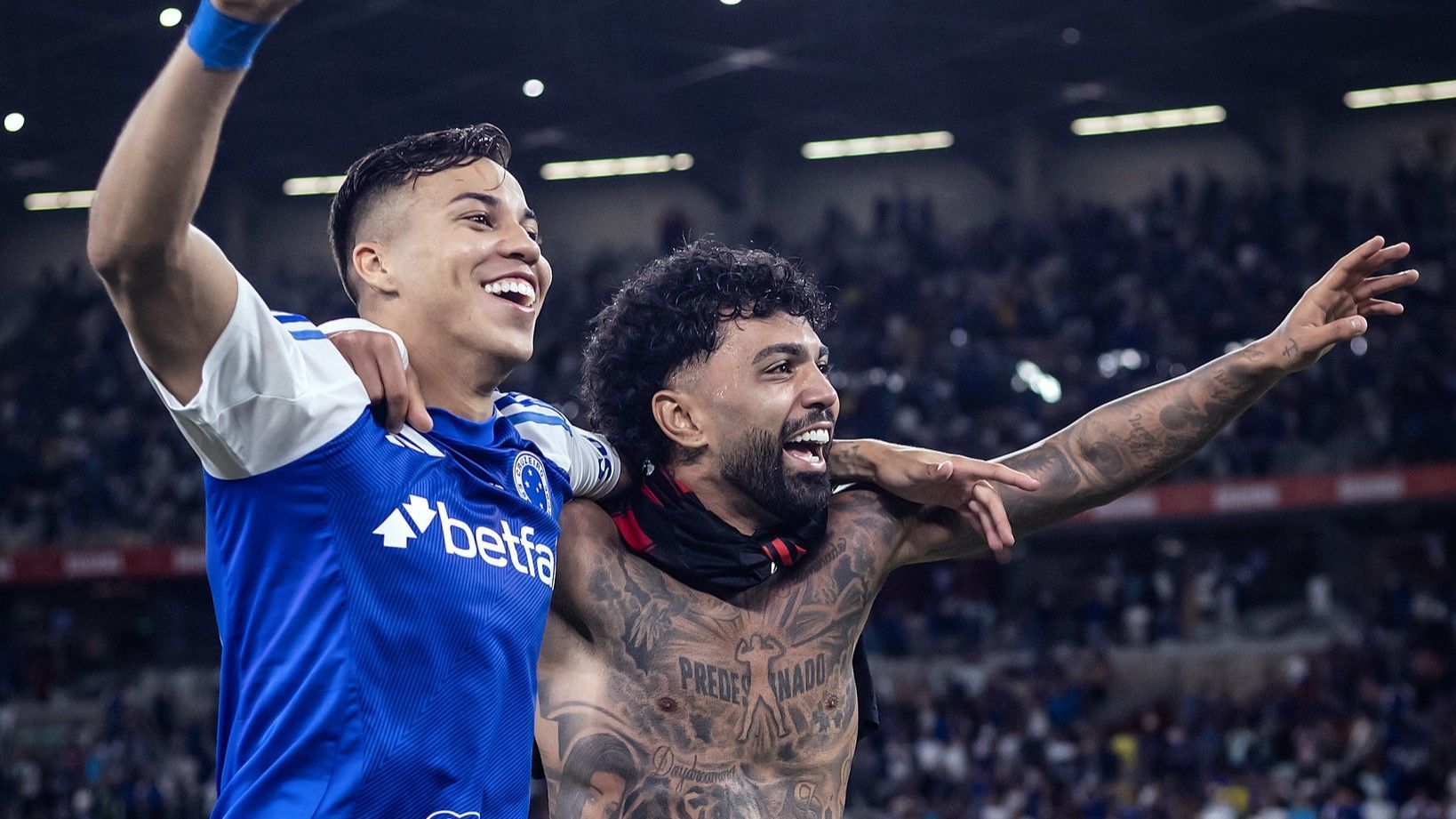 Compositor de ‘Jogadinha do Paquetá’ faz música para atacante do Cruzeiro; ouça
