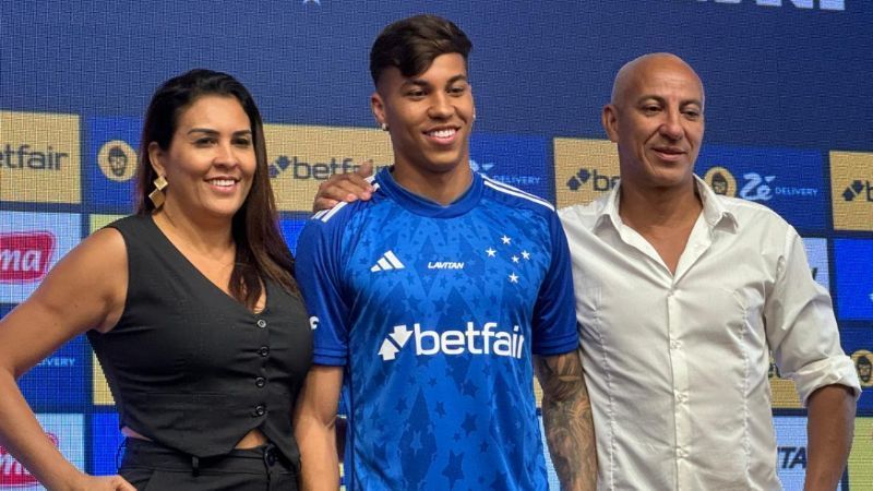 Cruzeirense, pai de Kaio Jorge chora em apresentação do filho e projeta conquistas