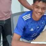 Cruzeiro renova contrato com joia da base promovida ao profissional