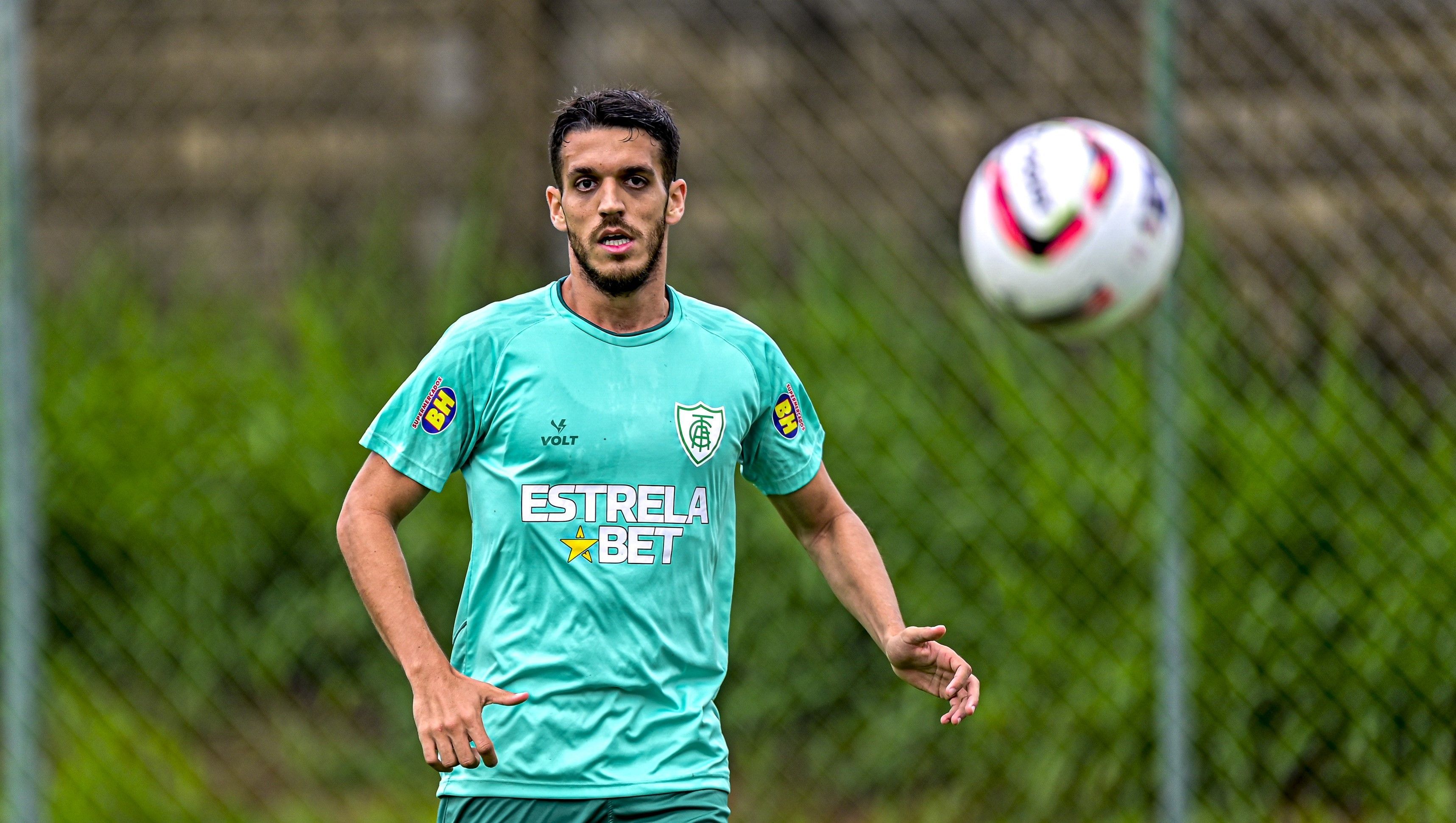 América se despede de Lucas Kal, a caminho do Atlético-GO