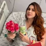 Influenciadora tem lesão muscular grave após aula de spinning; entenda