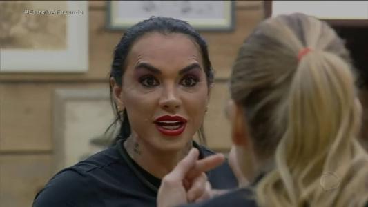 Kamila Simioni e Rachel Sheherazade discutem feio em A Fazenda 15