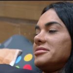 A Fazenda 15: internautas pedem expulsão de Kamila Simioni por importunação sexual
