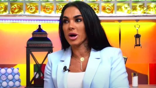 Kamila Simioni 'cutuca' emissora com afirmação