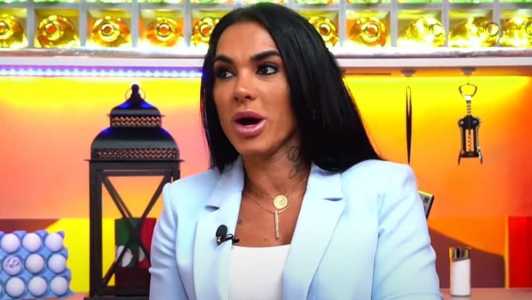 Kamila Simioni 'cutuca' emissora com afirmação