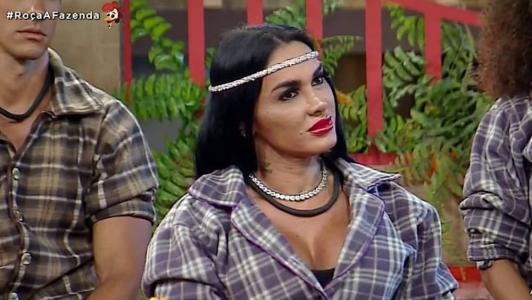 Kamila Simioni reage após ser desmentida por Galisteu