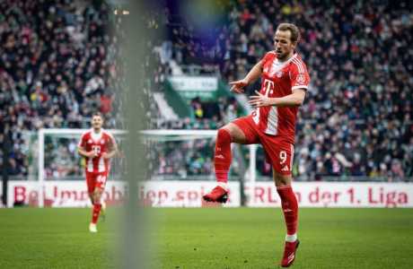 Harry Kane comemora gol em goleada por 5 a 0 sobre o Werder Bremen, na Bundesliga 2025/2026