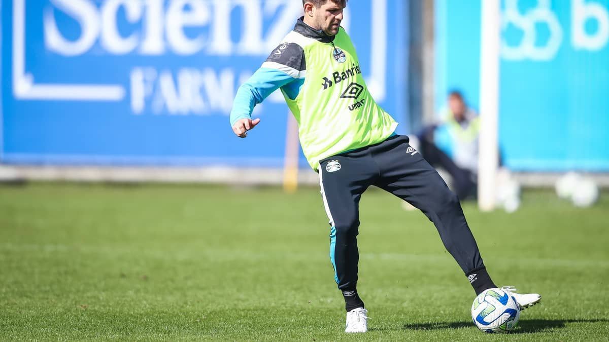 Kannemann anuncia renovação com o Grêmio por dois anos 
