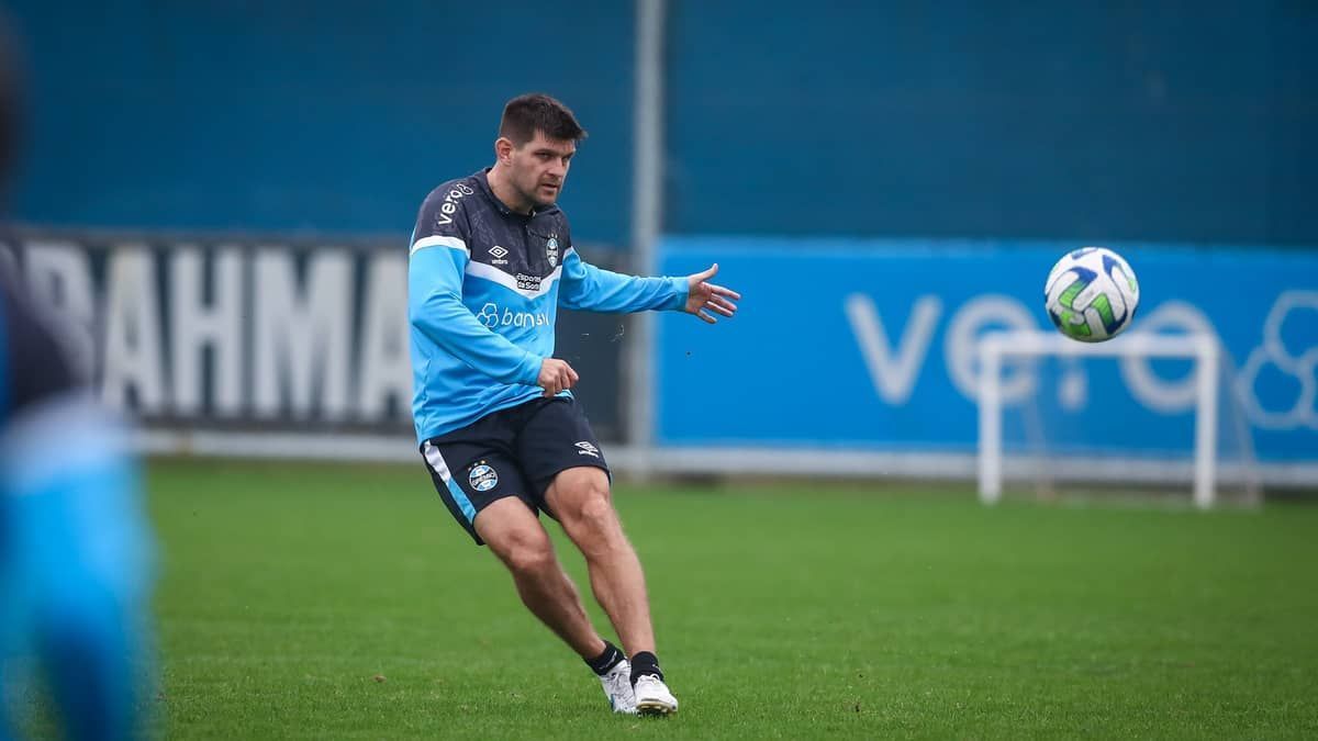 Renato atualiza quadro de Kannemann; zagueiro não atua pelo Grêmio há um mês