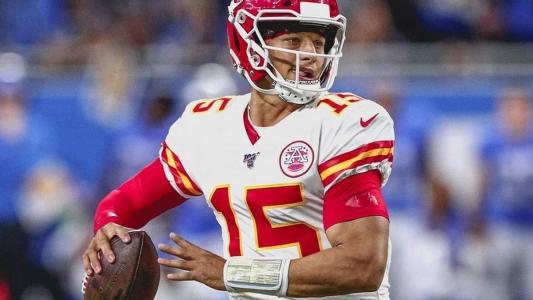 Kansas City Chiefs, do quarterback Patrick Mahomes, defende o título da NFL