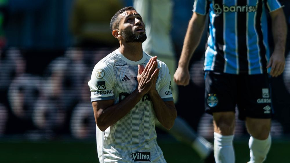 Kardec comemora participação em virada do Atlético, e jogadores reagem