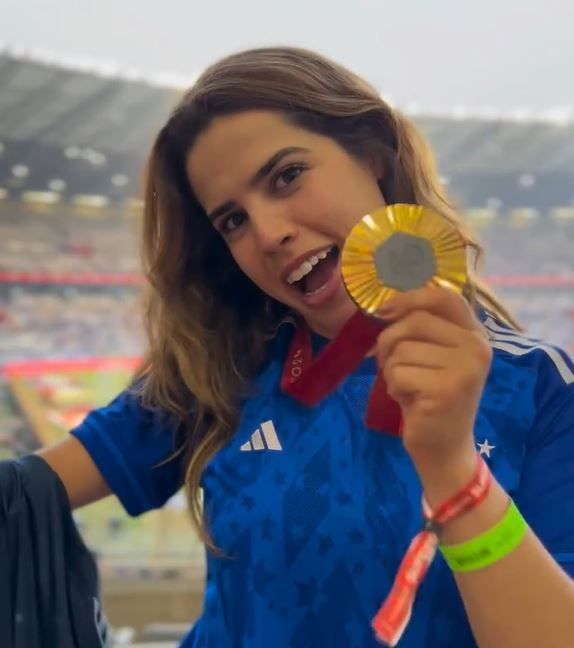 Cruzeiro homenageia campeã paralímpica antes de partida contra o São Paulo