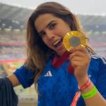 Cruzeiro homenageia campeã paralímpica antes de partida contra o São Paulo