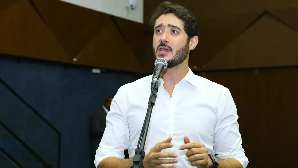 Caso Juliano Lopes reivindique renúncia de Gabriel Azevedo, atual presidente pretende resistir