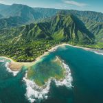 Helicóptero cai em praia no Havaí e mata pelo menos três pessoas