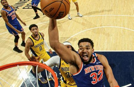 Karl-Anthony Towns em vitória dos Knicks sobre os Pacers no jogo 3 das finais da Conferência Leste da NBA de 2025