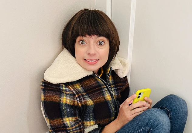 Atriz de 'The Big Bang Theory' anuncia que está livre do câncer