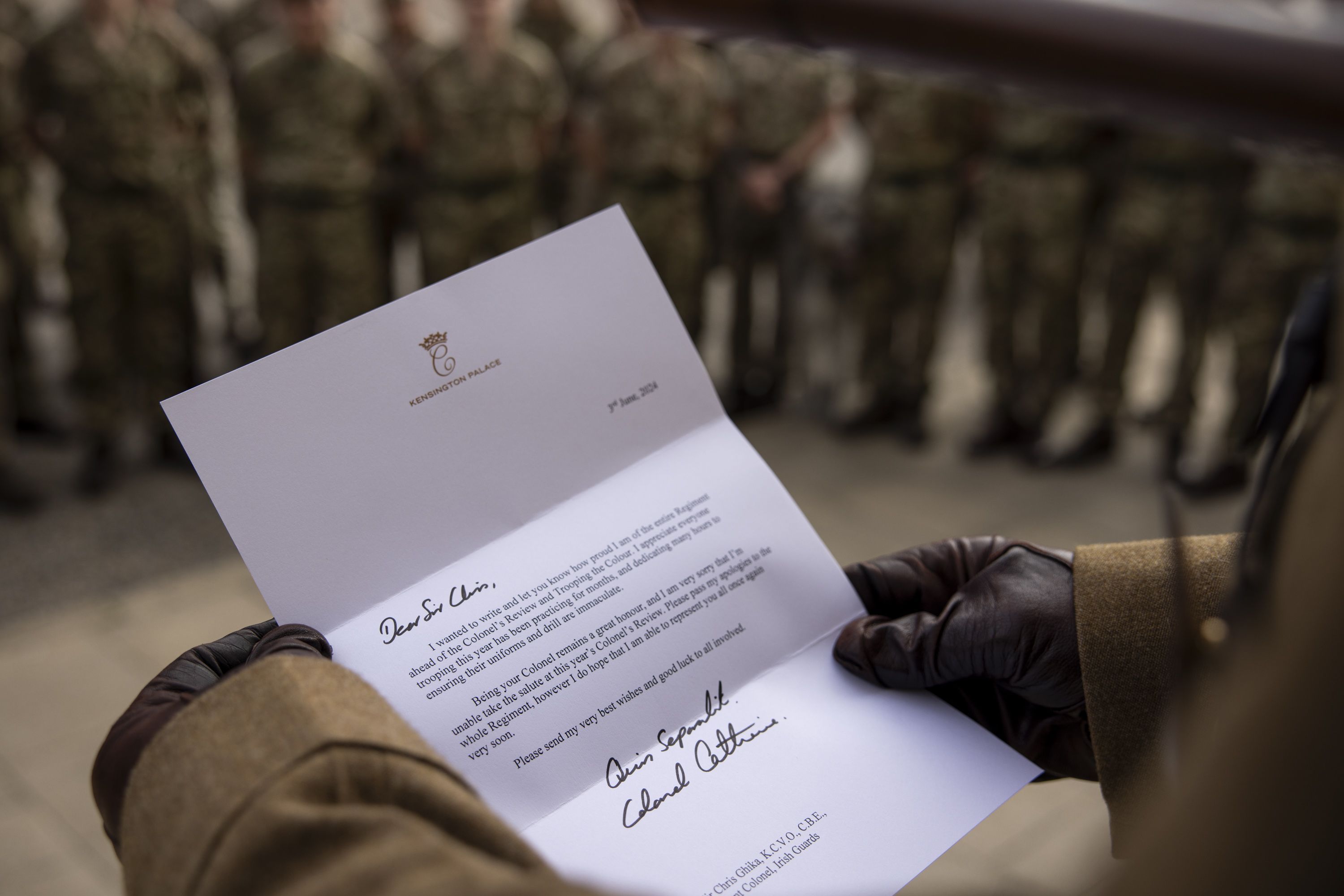Com câncer, Kate Middleton envia carta à Guarda Britânica após perder desfile de rei Charles III