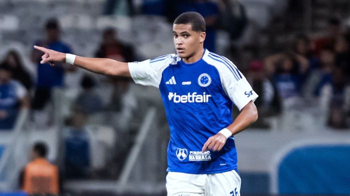 Kauã Prates, jovem lateral do Cruzeiro, ganha oportunidades com o técnico Leonardo Jardim Kauã Prates, jovem lateral do Cruzeiro, ganha oportunidades com o técnico Leonardo Jardim