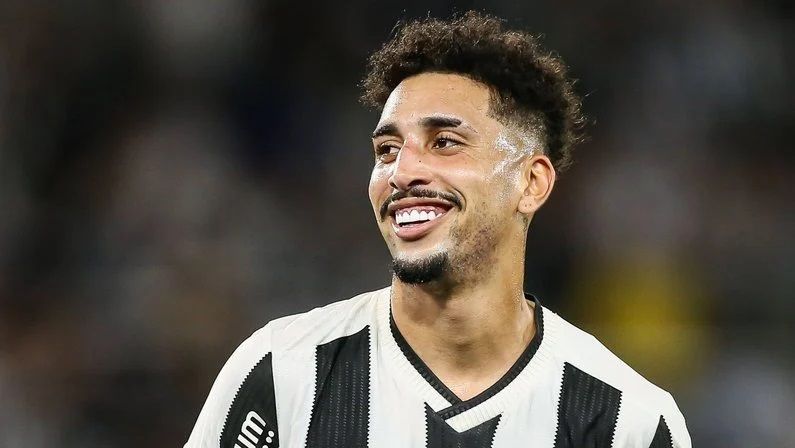 Destaque na vitória do Botafogo, Kauê celebra parceria com Matheus Nascimento