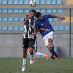 Ruan Índio decide, Cruzeiro vira no fim e vence Atlético pela Copa do Brasil Sub-17