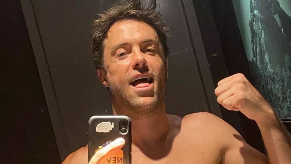 Kayky Brito mostra sessões de fisioterapia após atropelamento