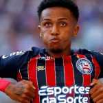Torcedor do Vitória é denunciado por injúria racial ao comparar atacante do Bahia com macaco