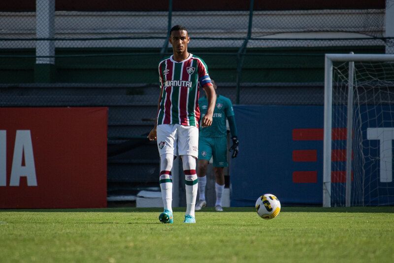 Fluminense encaminha venda de jovem para o futebol da Inglaterra