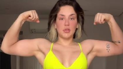 Kéfera exibe corpo musculoso após rotina de treinos
